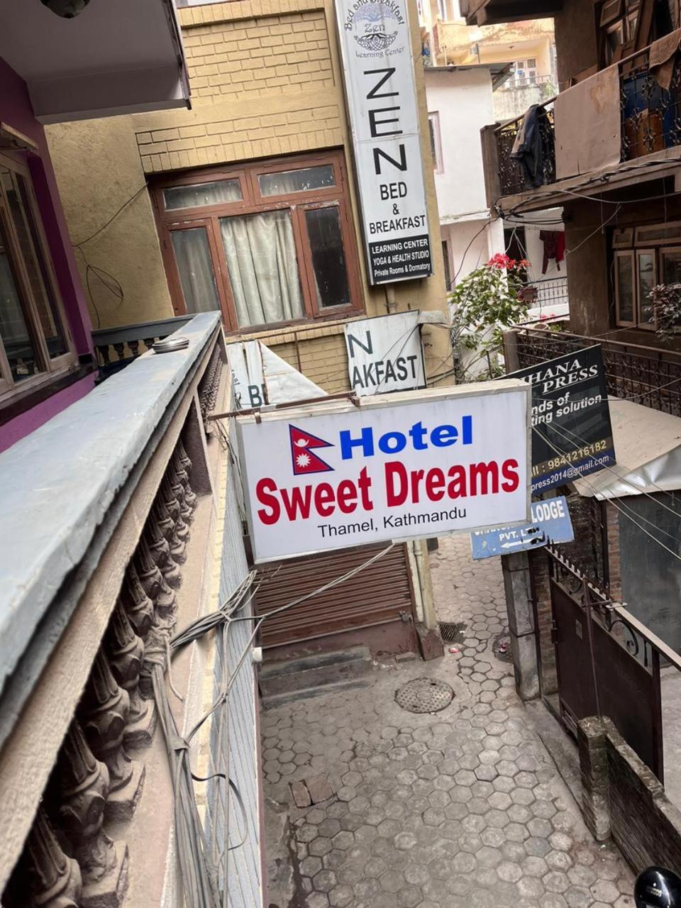 Hotel Sweet Dreams Thamel Kathmandu Exteriör bild